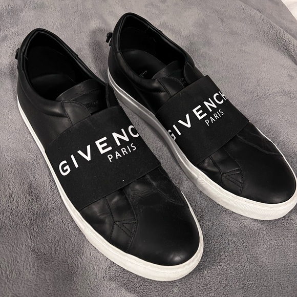 Givency Men’s Black Slip-ons
